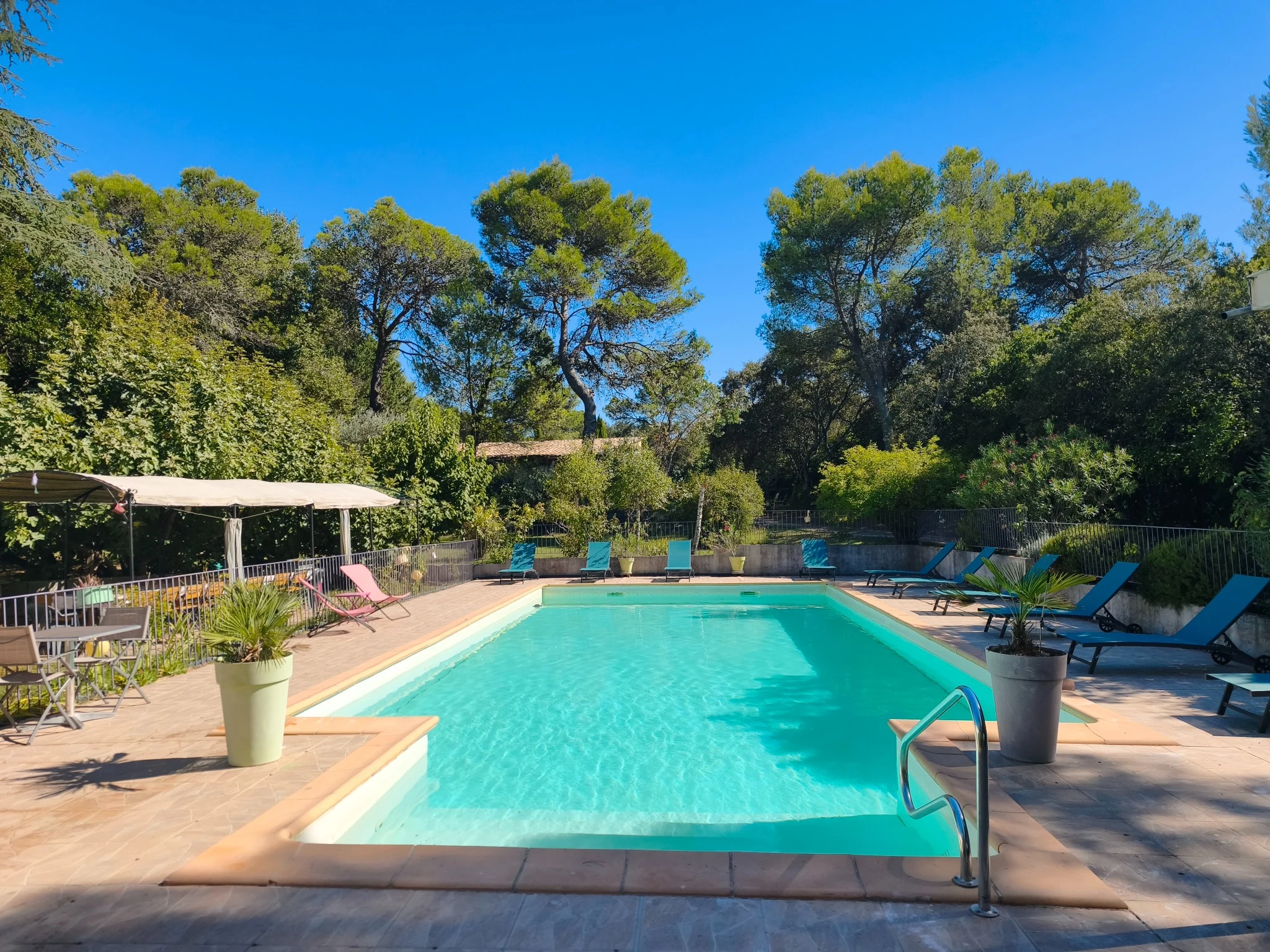 La piscine du Mas de l’Ancre à Caveirac près de Nîmes